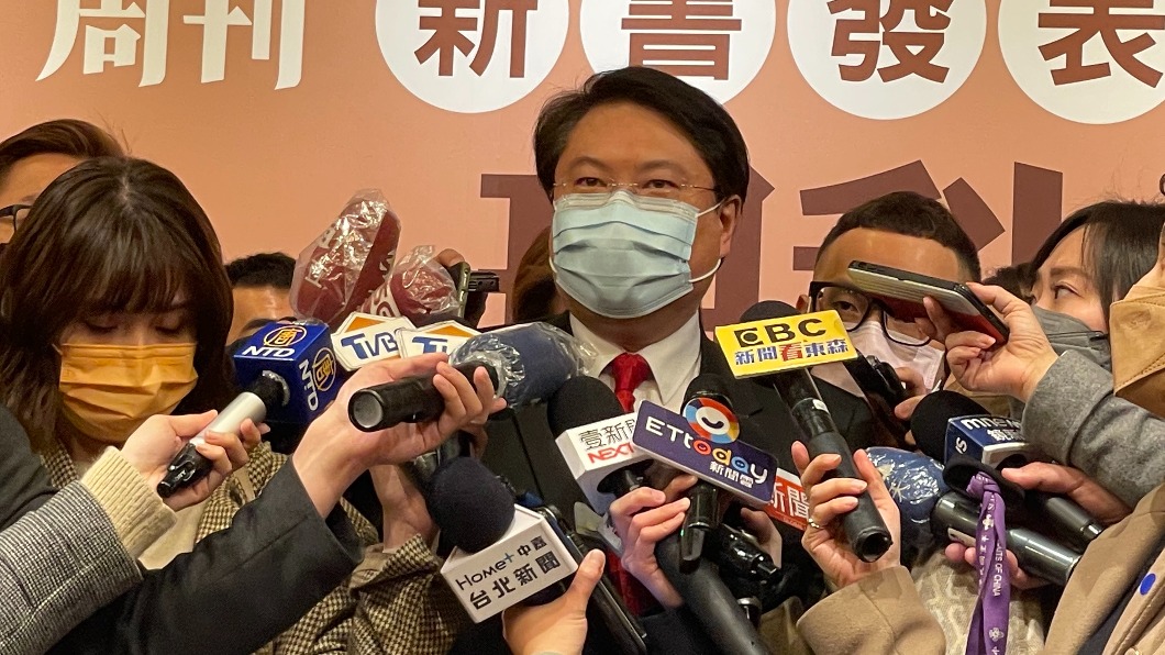 賴清德、林佳龍出席林右昌新書發表　大讚他改變基隆要蔡適應加油