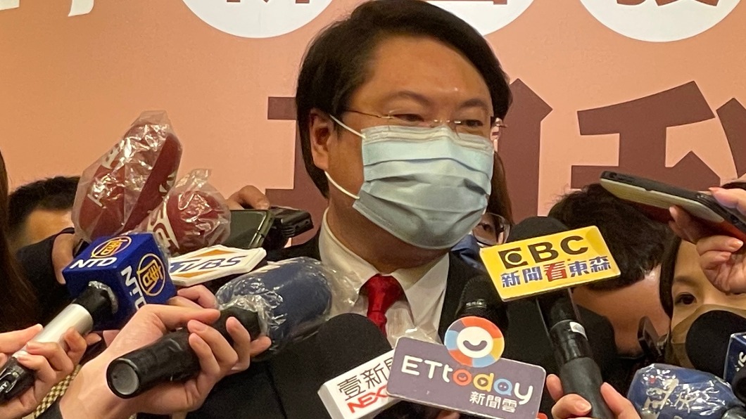 基隆市長林右昌今(24)日於台北信義誠品舉行《雙魚B.理科市長-林右昌的人生進擊RPG》新書發表會。(圖/TVBS)