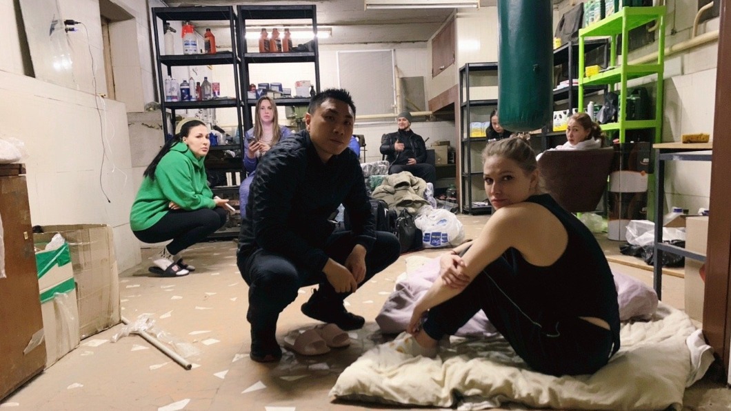 陸網紅烏克蘭遇空襲嚇歪急躲地下室 還問:可以叫外送嗎