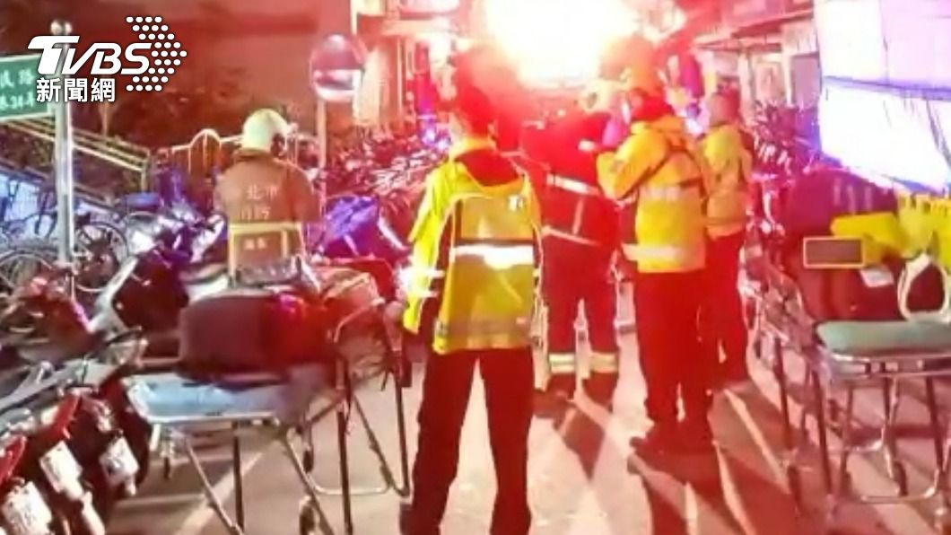 警消人員到場。(圖/TVBS)