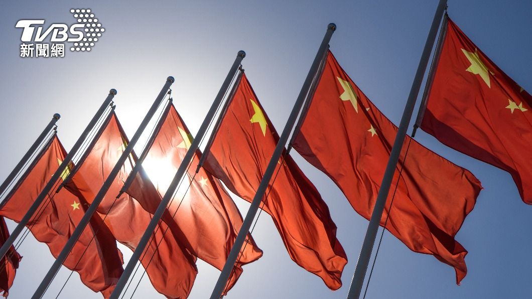 大陸駐烏克蘭大使館表示,烏大陸公民與中資企業若需長途駕車可在車身明顯處貼大陸國旗。(示意圖/shutterstock達志影像)