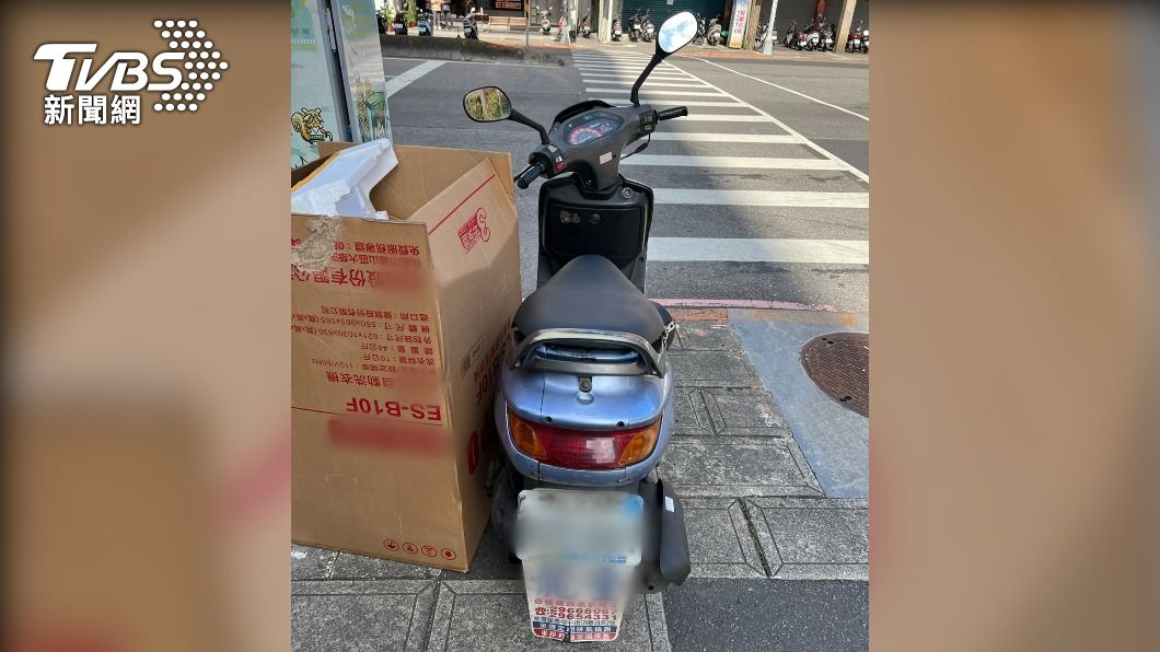 天外飛來「洗衣機紙箱」!騎士閃不及慘摔 怒告過失傷害
