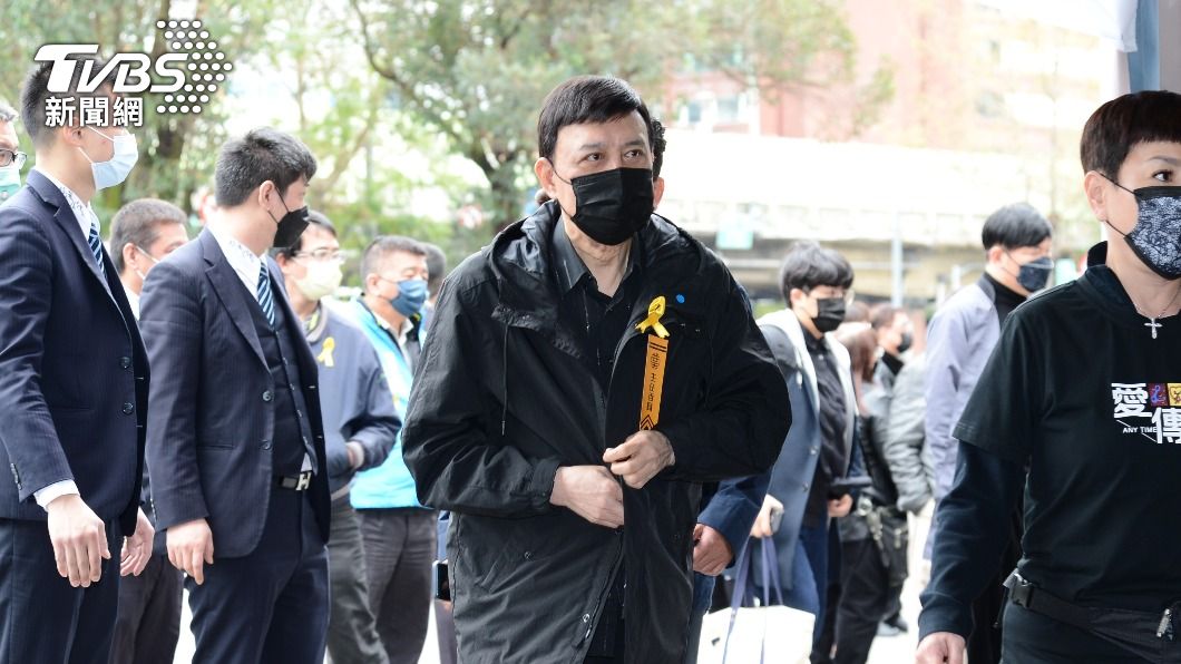 余天擔任巴戈告別式的治喪委員會主席。（圖／許方正攝）