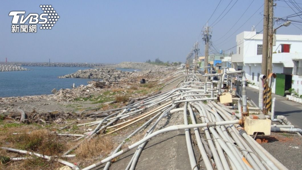 沿海奇觀！高市府砸4千萬拆「水管牆」