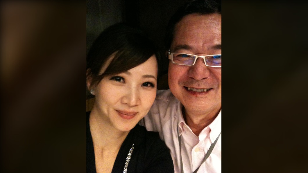 郁方秀出與巴戈的合照回憶往事。(圖/翻攝自郁方臉書)