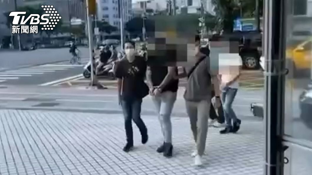 黃男遭警方逮捕。（圖／TVBS）