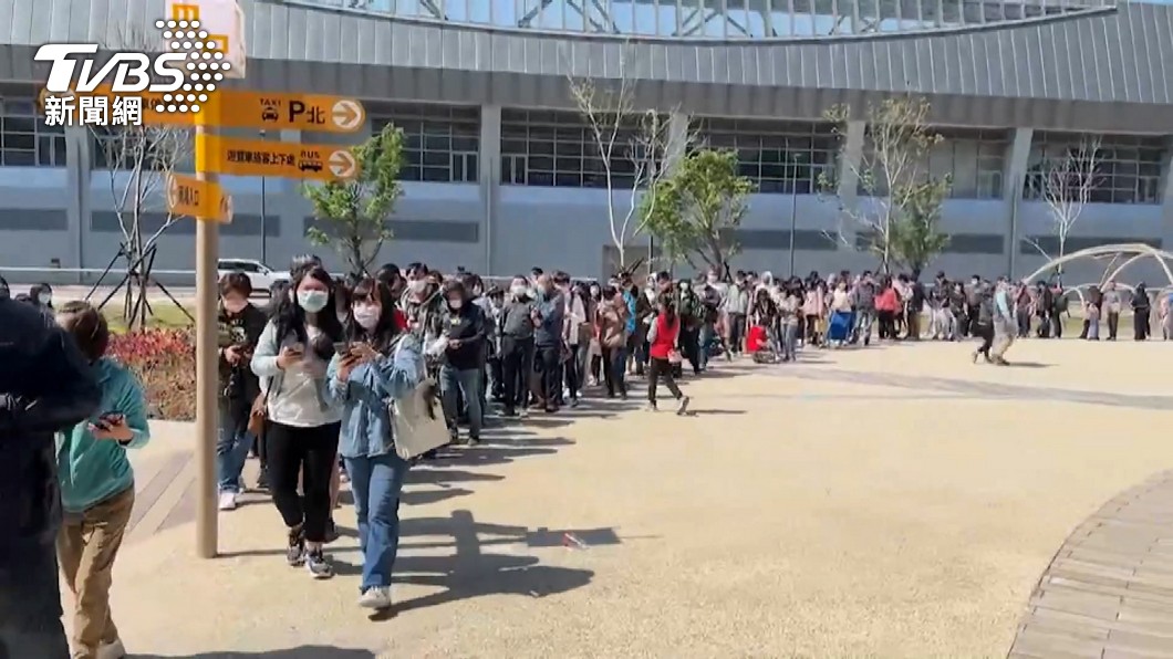 還沒逛荷包先失血!台南三井OUTLET周邊違停 警開200張單