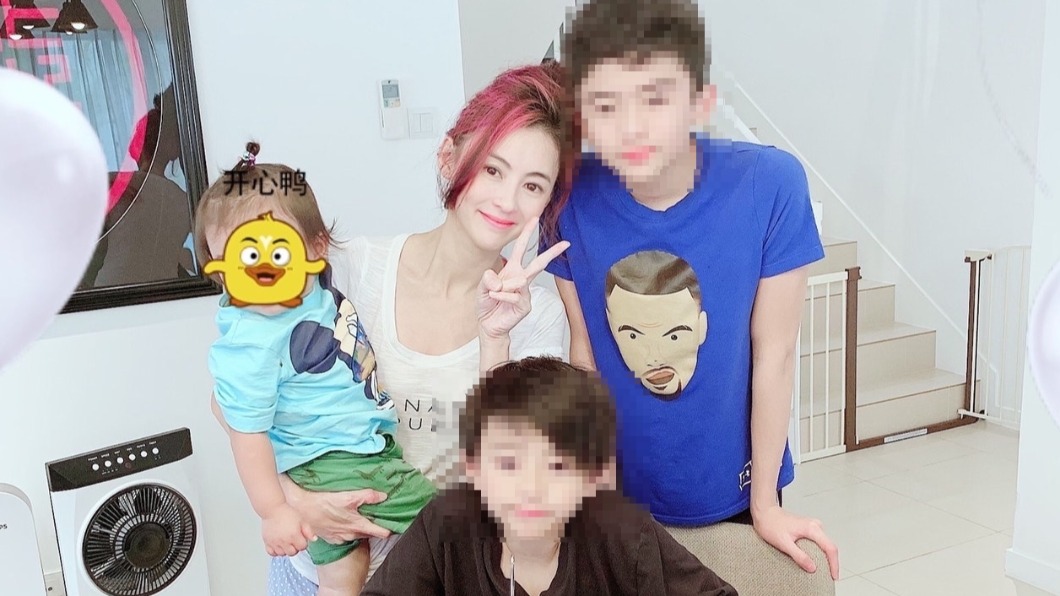 張柏芝先前與三個孩子的合照。（圖／翻攝自張柏芝微博）