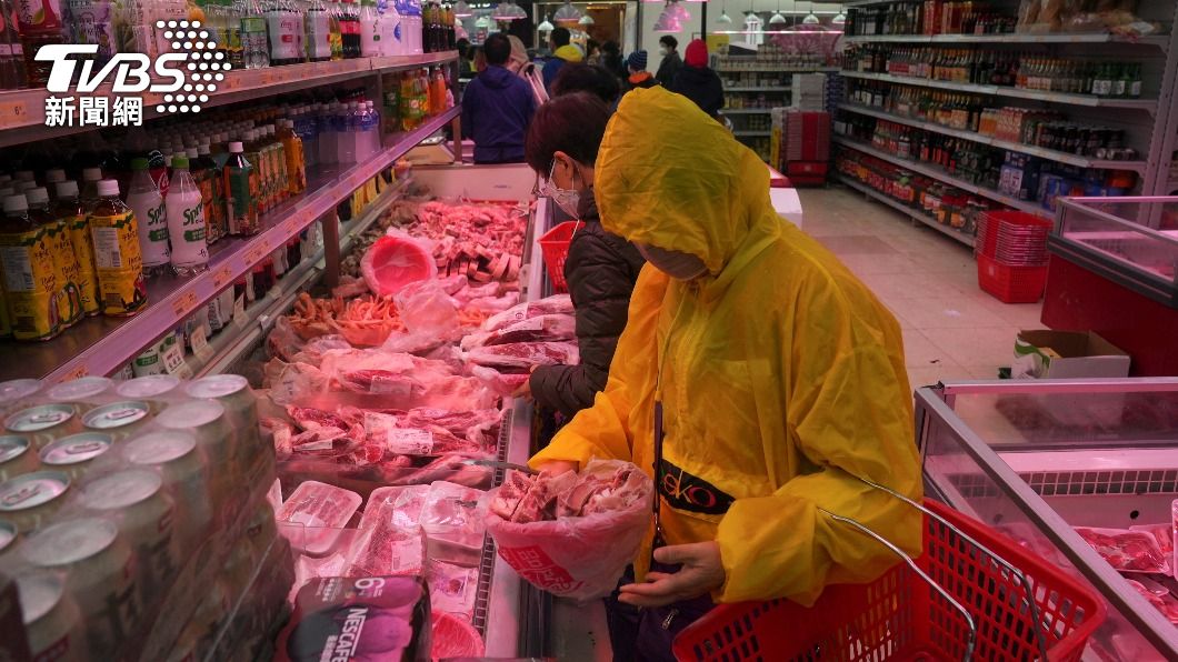 香港民眾在採買肉品。（圖／達志影像路透社）