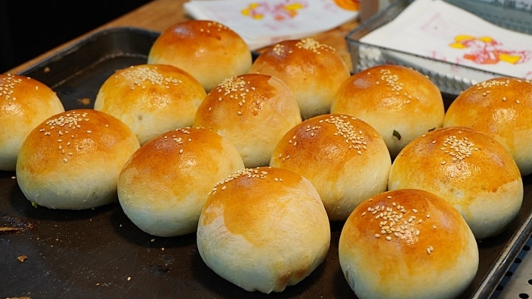 台北「大山東餅舖」販賣的烤包子。(圖/PEKOのSimple Life提供)