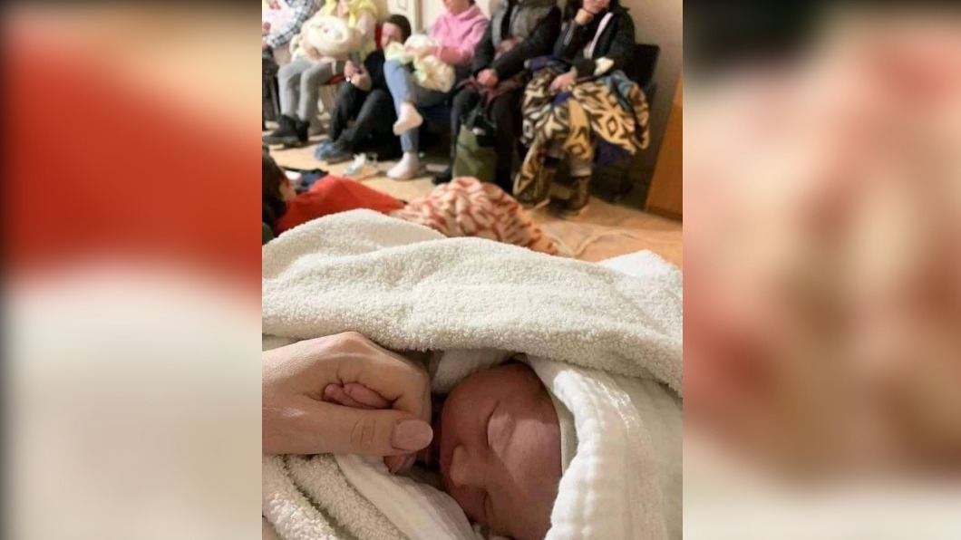 戰火下的一絲希望!烏克蘭孕婦地鐵站避難順產女嬰