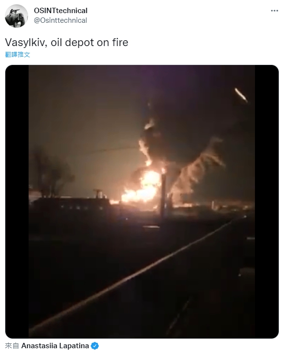 推特上出現油槽爆炸燃燒的畫面。(圖/翻攝自 OSINTtechnical 推特 @Osinttechnical)