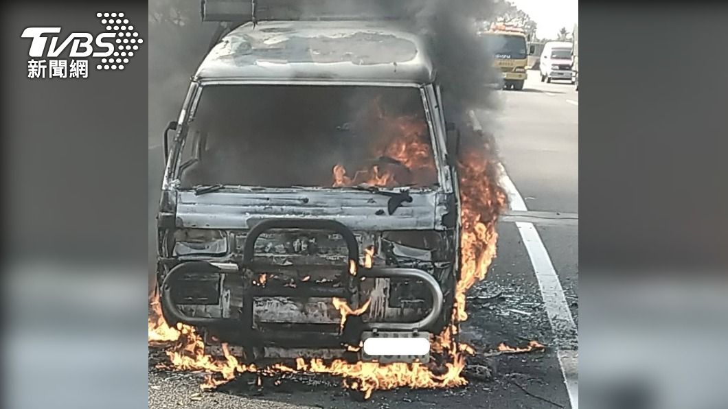 國道10號火燒車！火舌狂竄　駕駛、乘客未受傷