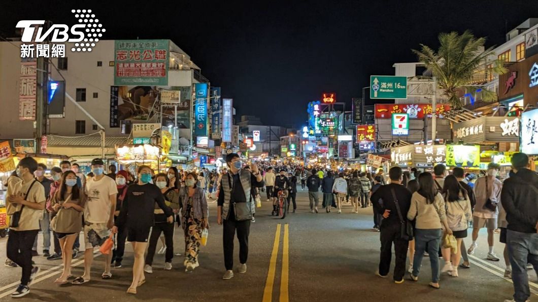 國門解封倒數!他問「3年來國旅哪進步」全場齊喊1答案