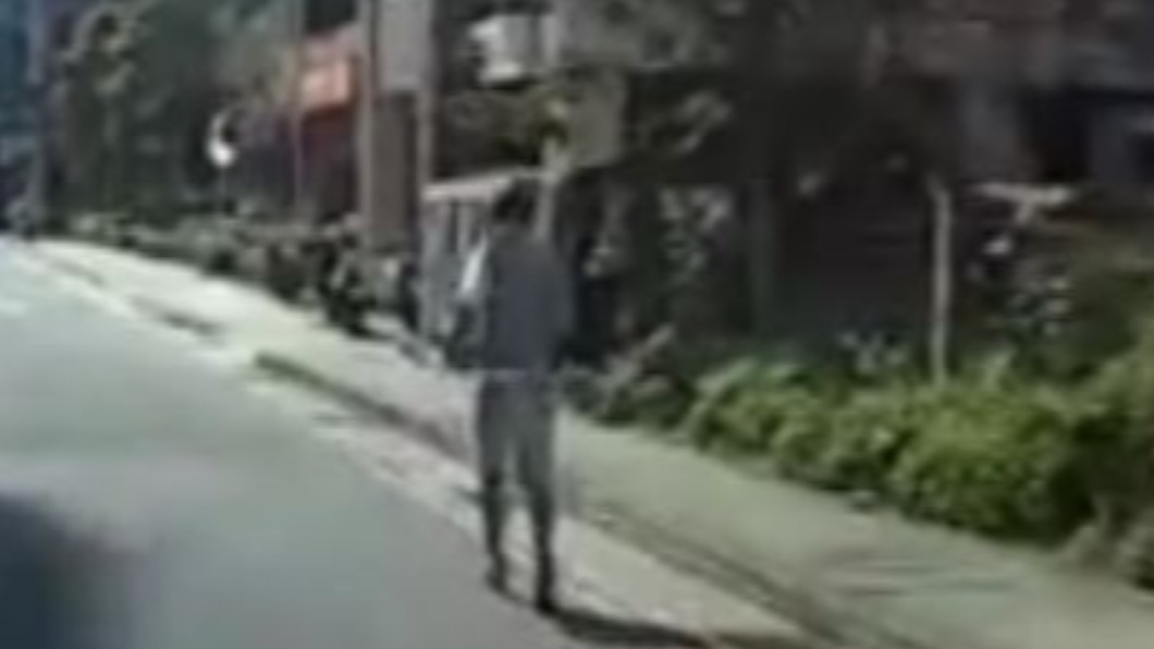 竊賊逃逸後仍遭警方逮捕。（圖／翻攝自我是土城人 我愛土城區臉書）