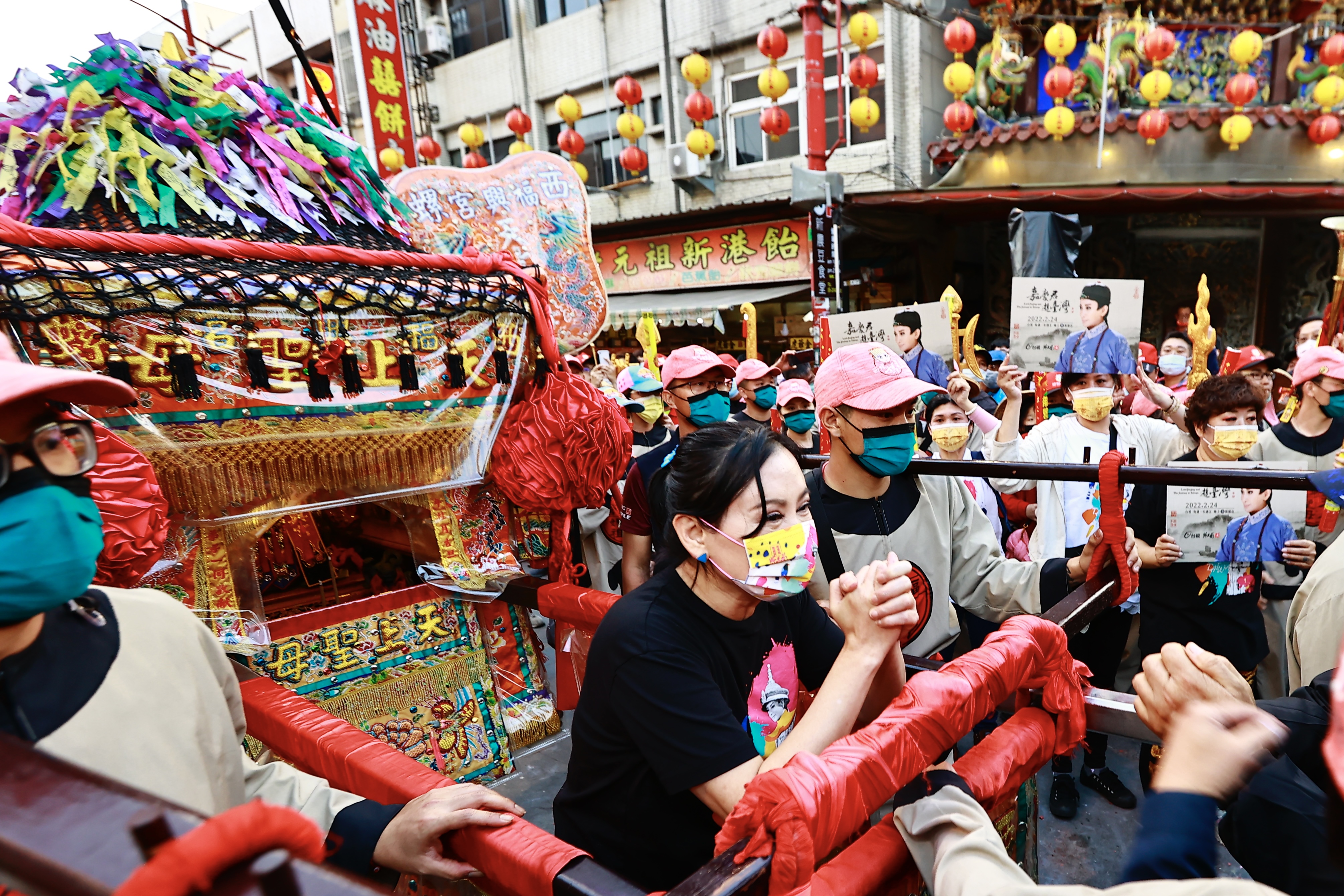 陳亞蘭答謝媽祖保庇收視，掌轎大平媽入廟。（圖／欣湉國際提供）