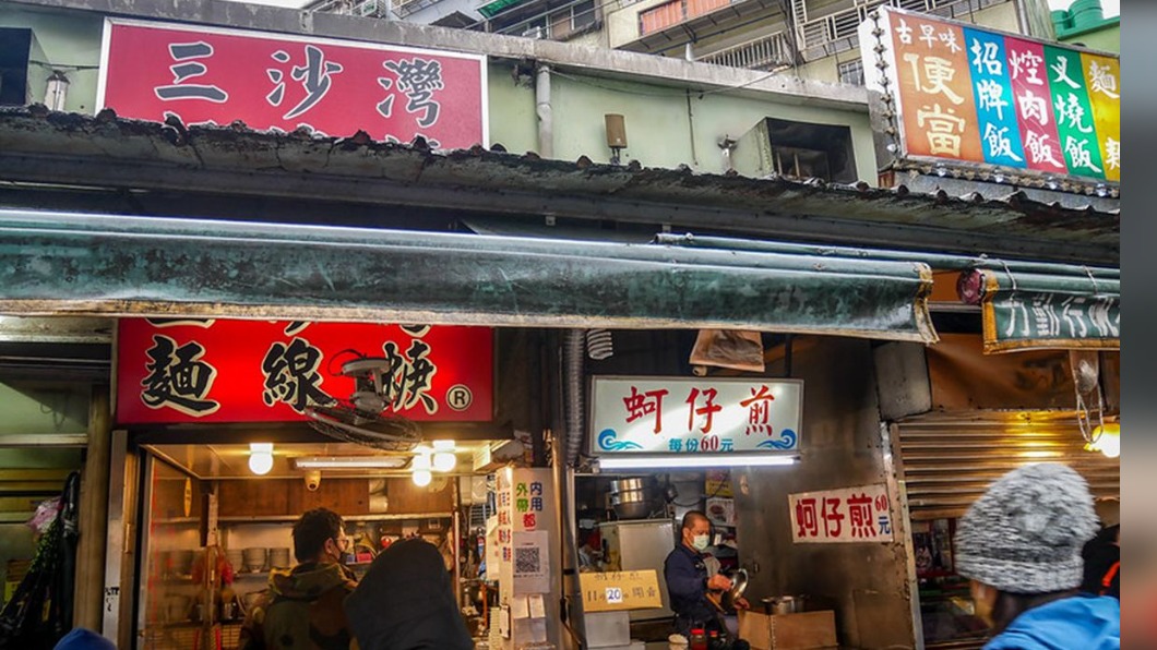 魚羹包大腸開在三沙灣市場裡。(圖/鄉民食堂提供)