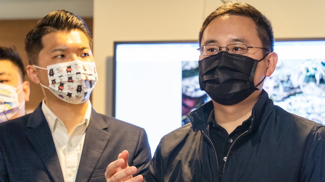 台烏青年今天共同召開記者會,趙怡翔表示,將開啟募款網站,支撐烏克蘭。(圖/趙怡翔辦公室提供)