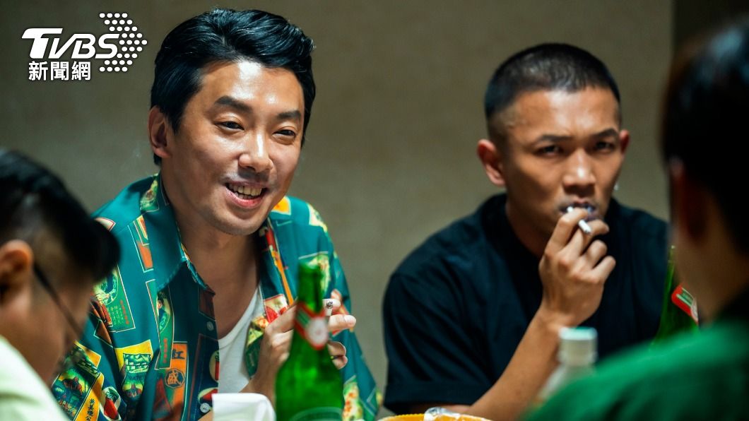 段鈞豪(圖左)與黃尚禾(圖右)飾演刑警。(圖/星泰娛樂提供)