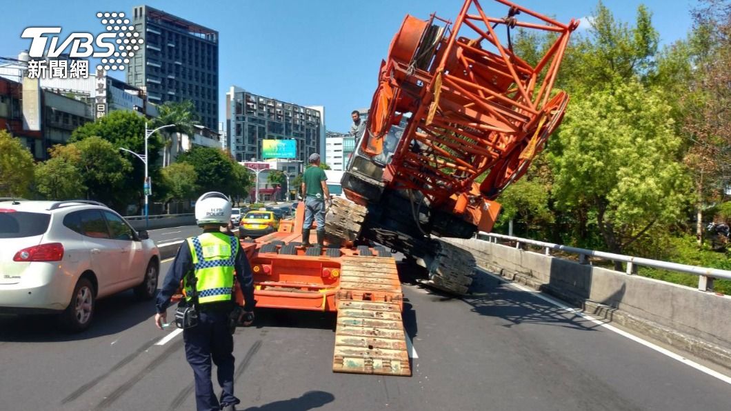警方到場處理。(圖/TVBS)
