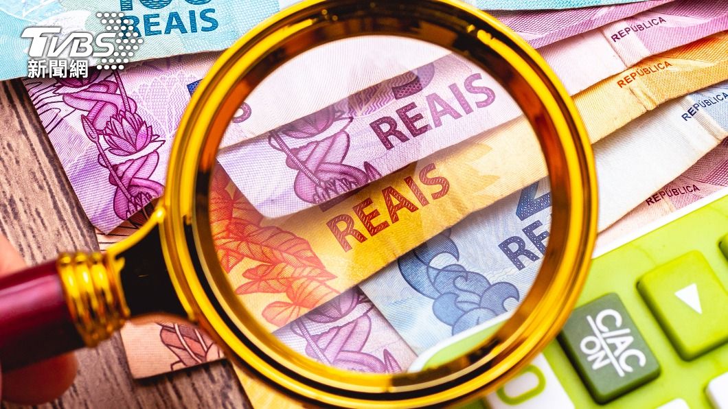 有網友分享自己疑似收到百元假鈔。（示意圖／shutterstock達志影像）