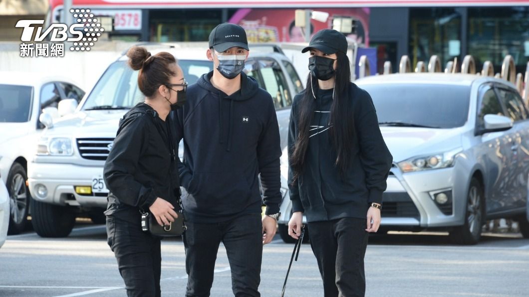 溫昇豪到告別式會場送明金成最後一程。(圖/許方正攝)