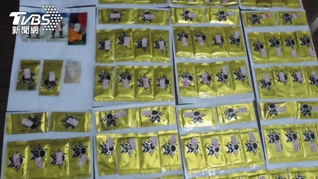 兩名男子藏毒人贓俱獲，遭警移送地檢署。（圖／TVBS）
