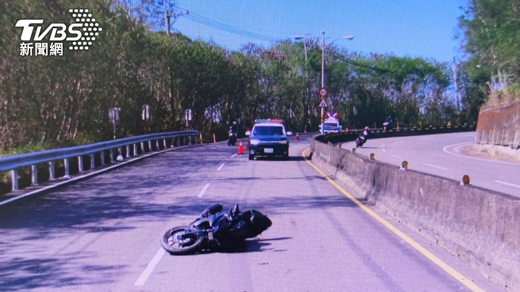182縣道又出事…檔車騎士過彎自摔　滑行撞上護欄亡
