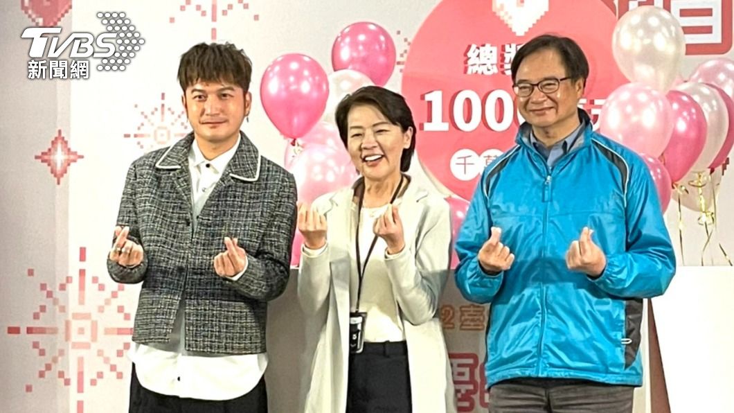 KID（左起）與台北市副市長黃珊珊（中）出席市府活動，坦言自己很想生女兒。（圖／黃城碩攝）