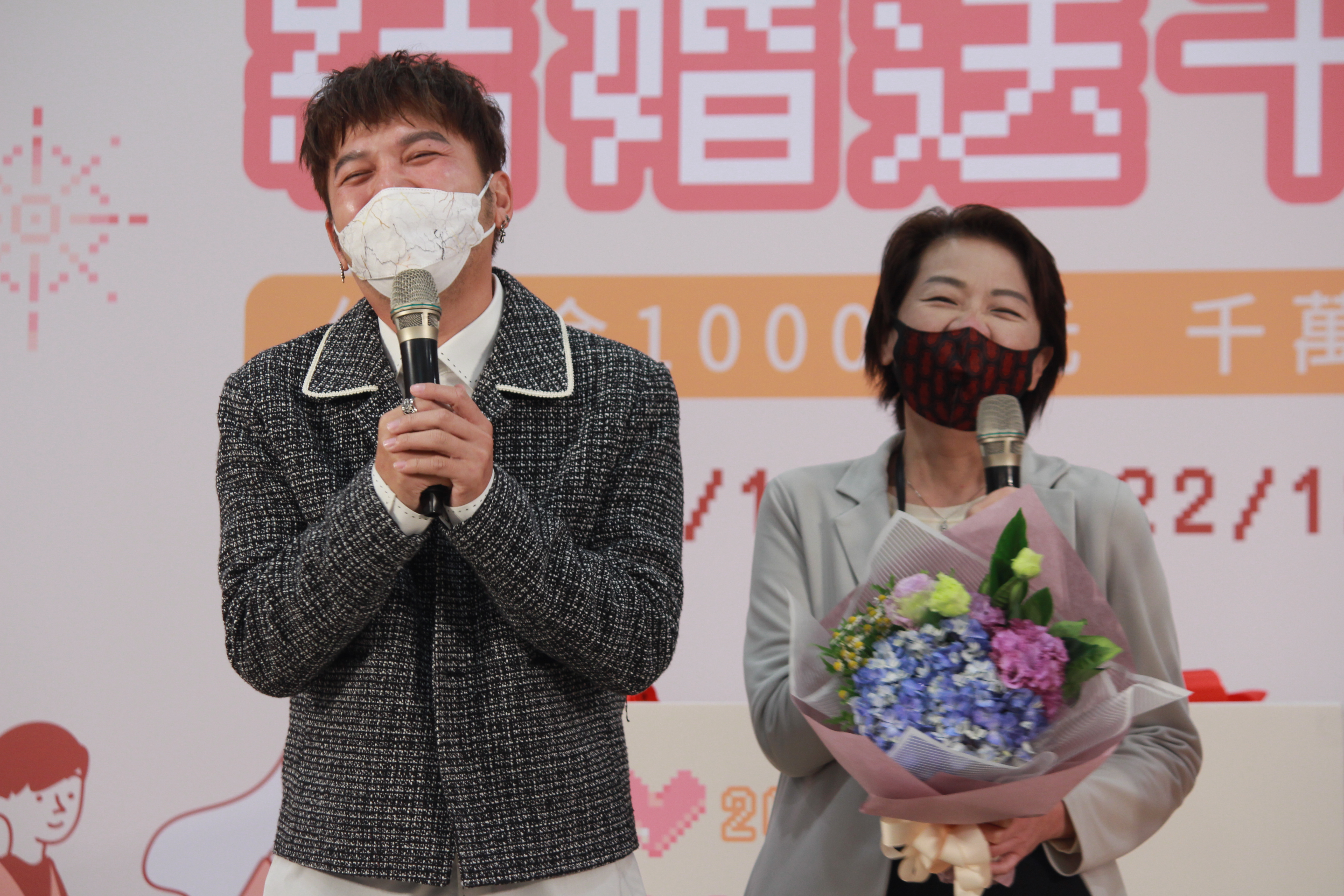 KID今天參加北市府結婚記者會,喜悅藏不住。(圖/TVBS)