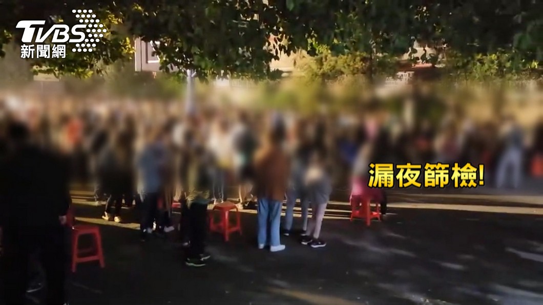 新街國小漏夜篩檢。(圖/TVBS)