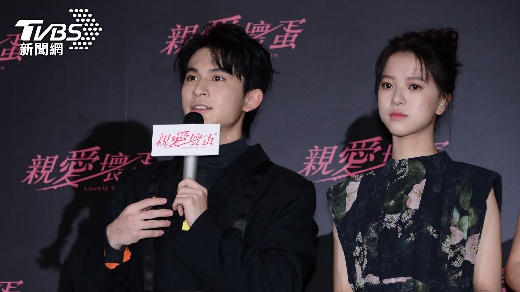 林暉閔(左)與項婕如(右)在劇中相濡以沫,飾演豪門裡的孩子。(圖/許方正攝)