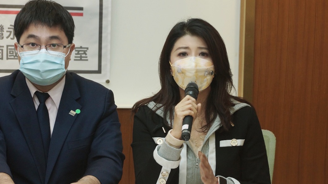 「社群平台勿淪為獨裁者幫兇,臉書應公開審查機制」連署聲明記者會。(圖/鍾佳濱國會辦公室提供)