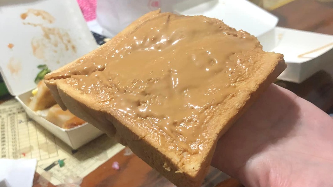 新手爸見「花生吐司」超怕! 爸媽一看全秒懂:還會噴