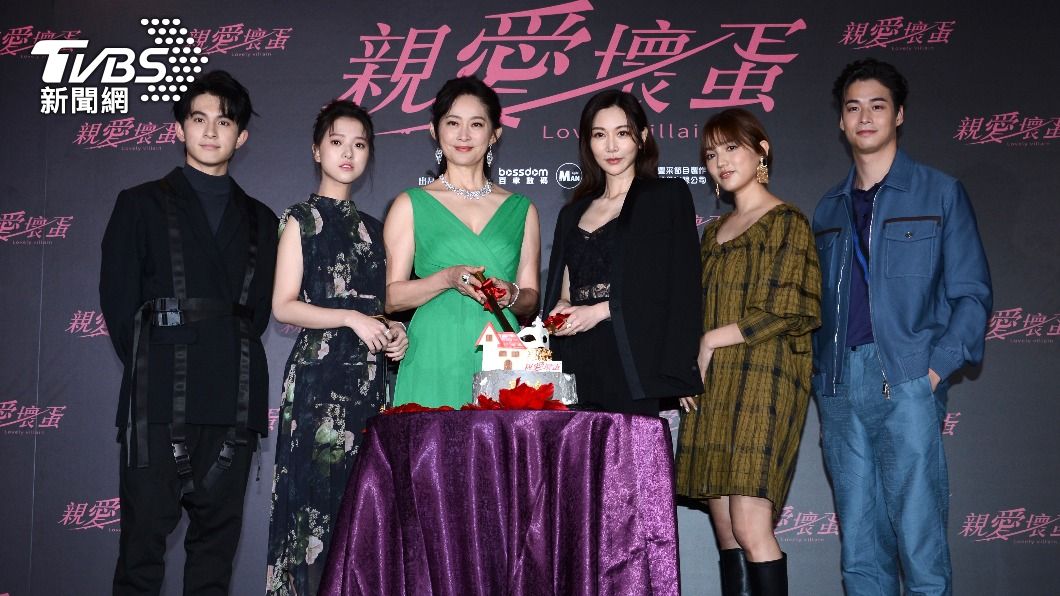 TVBS戲劇《親愛壞蛋》今日發佈第二波卡司,左起林暉閔、項婕如、劉瑞琪、曾莞婷、謝雨芝與林敬倫。(圖/許方正攝)