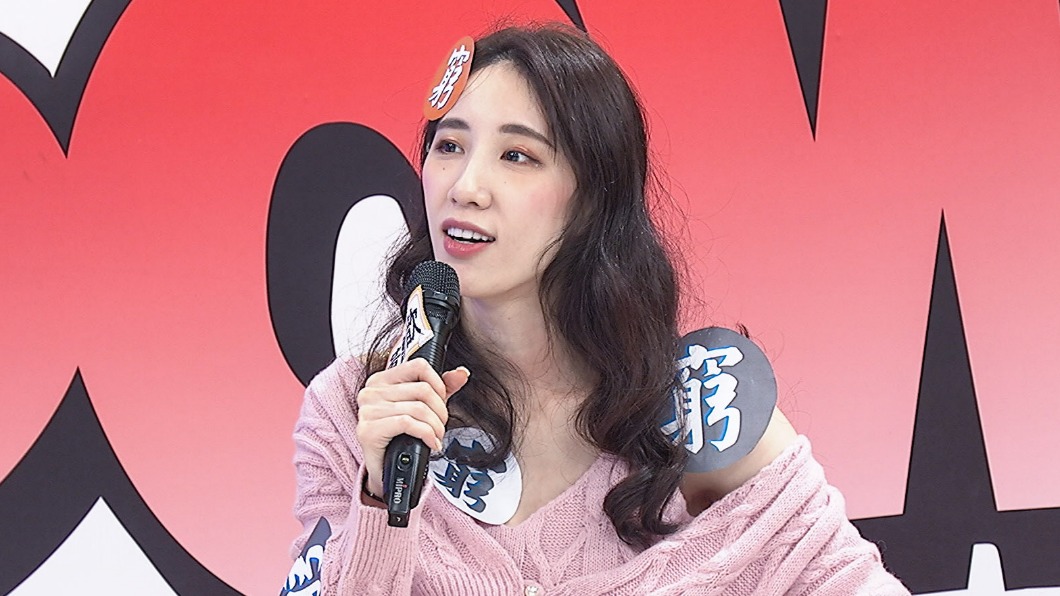 黃喬歆曾因過度節儉,誤將姊姊Apple困在廁所。(圖/中天綜合台提供)