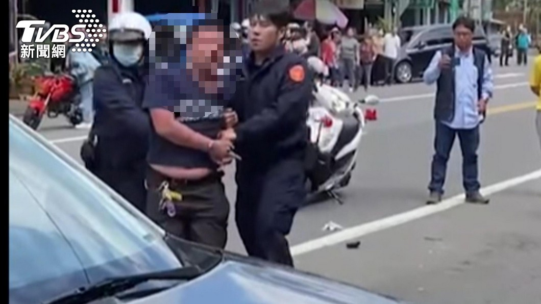 和家人吵架 男砸超商、毆女店員遭警制伏
