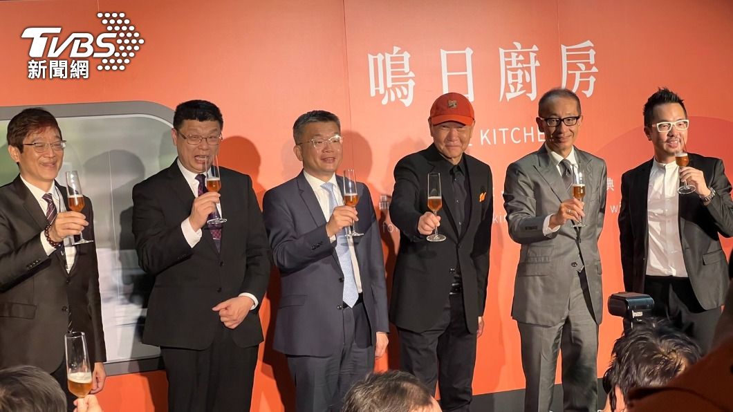 臺灣鐵路管理局局長杜微、觀光局副局長林信任、雄獅旅遊董事長王文傑、晶華國際酒店集團董事長潘思亮出席記者會。(圖/TVBS)