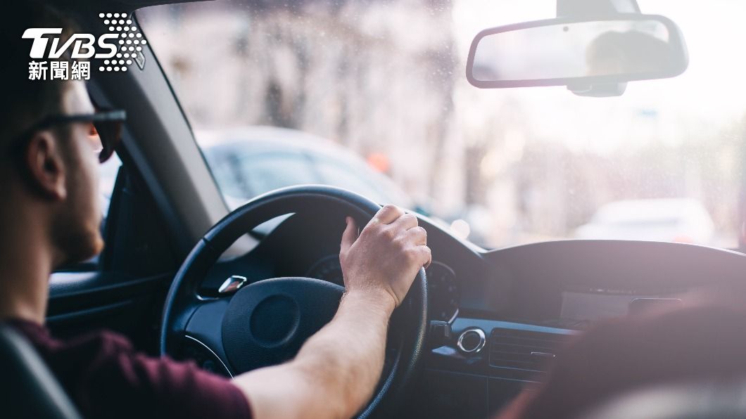 開車上路眉角多，要多注意才能保平安。（示意圖／shutterstock達志影像）