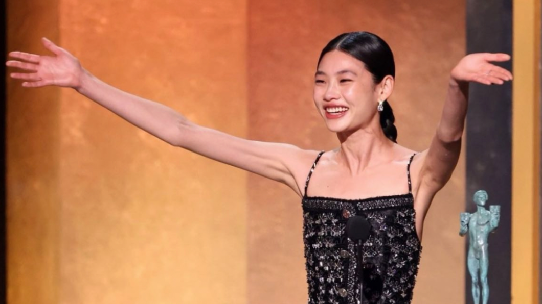 鄭浩妍奪下美國演員工會獎中的最佳戲劇女主角獎。(圖/翻攝自 hoooooyeony IG)
