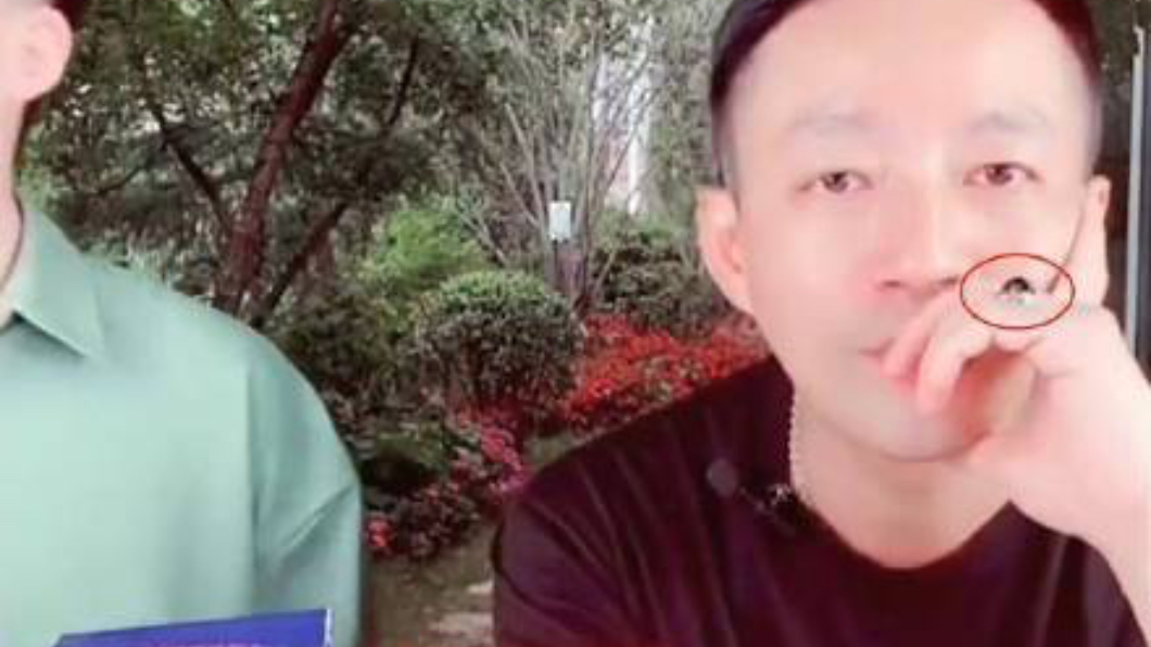 網友懷疑是2人是同款鑽戒。(圖/翻攝自微博)