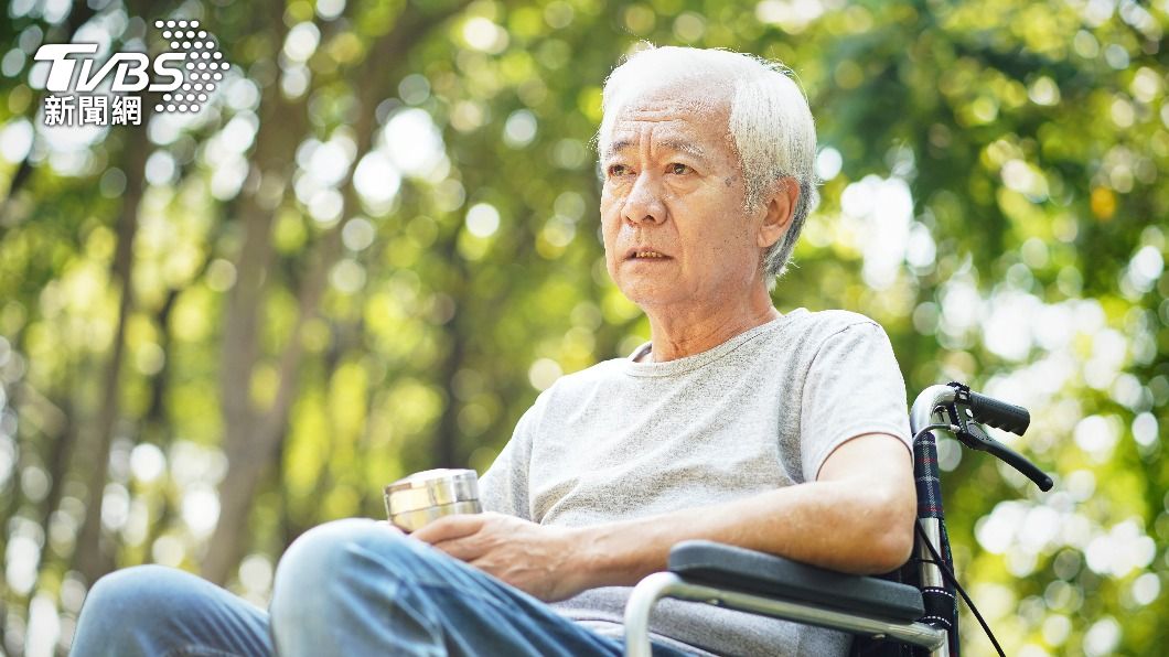 年齡老化也是引起低血壓的原因之一。（示意圖／shutterstock達志影像）
