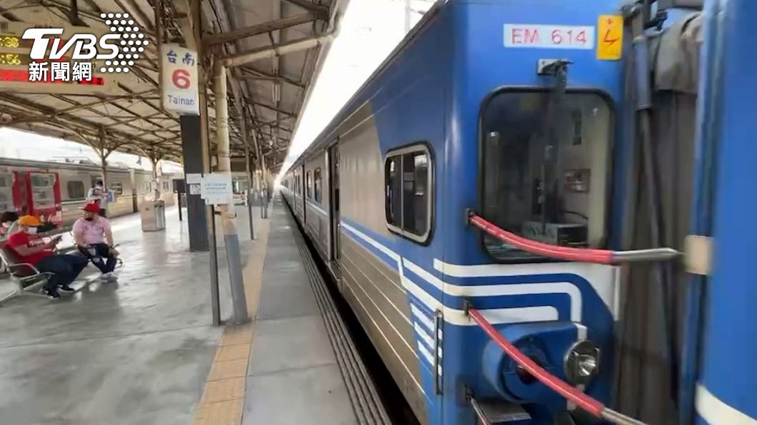 台鐵多班列車因停電停駛。(圖/TVBS)