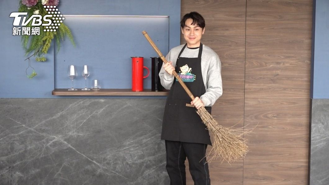 顏佑庭擔任外場工讀生，他自爆一開始連蔥跟芹菜都認不得。（圖／黃城碩攝）
