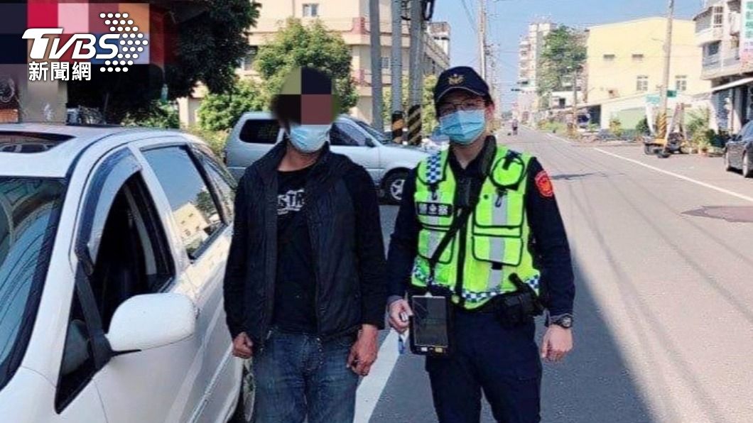 男子對員警感到非常不好意思。(圖/TVBS)