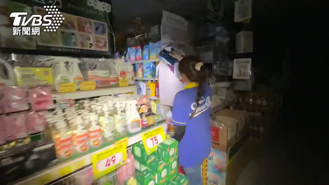 台電高雄興達發電廠3日上午9時許發生設備事故,導致全台各地傳出停電災情,民怨不斷。(圖/TVBS)