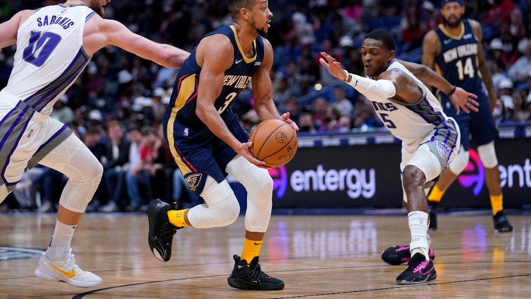 穿烏克蘭國旗配色聲援! NBA鵜鶘全隊穿黃襪上場