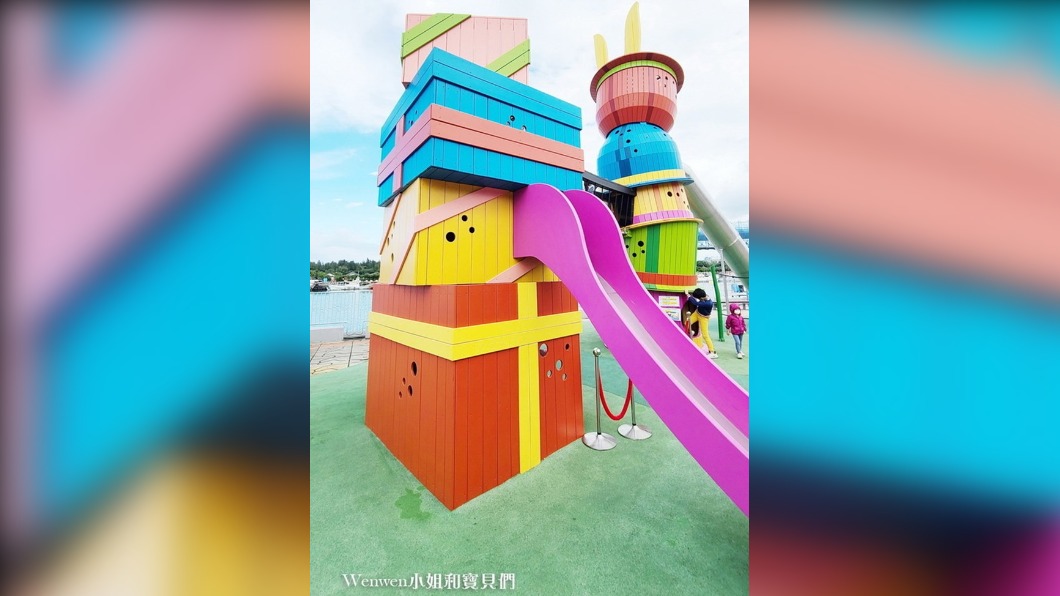 禮物盒造型的溜滑梯。（圖／Wenwen小姐和寶貝們提供）