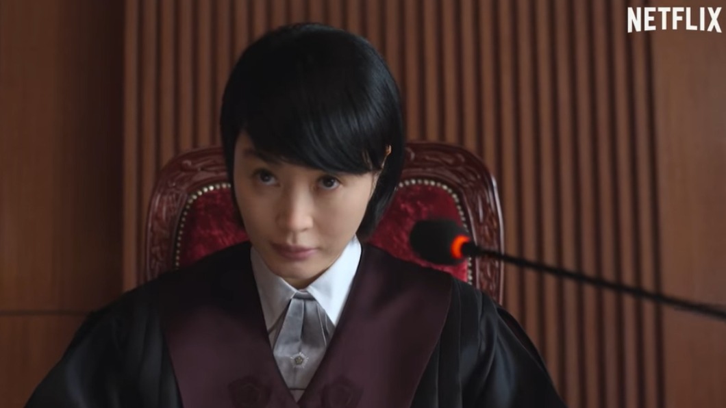 金惠秀在《少年法庭》飾演冷面法官。(圖/翻攝自kimhyesoo_signal IG)