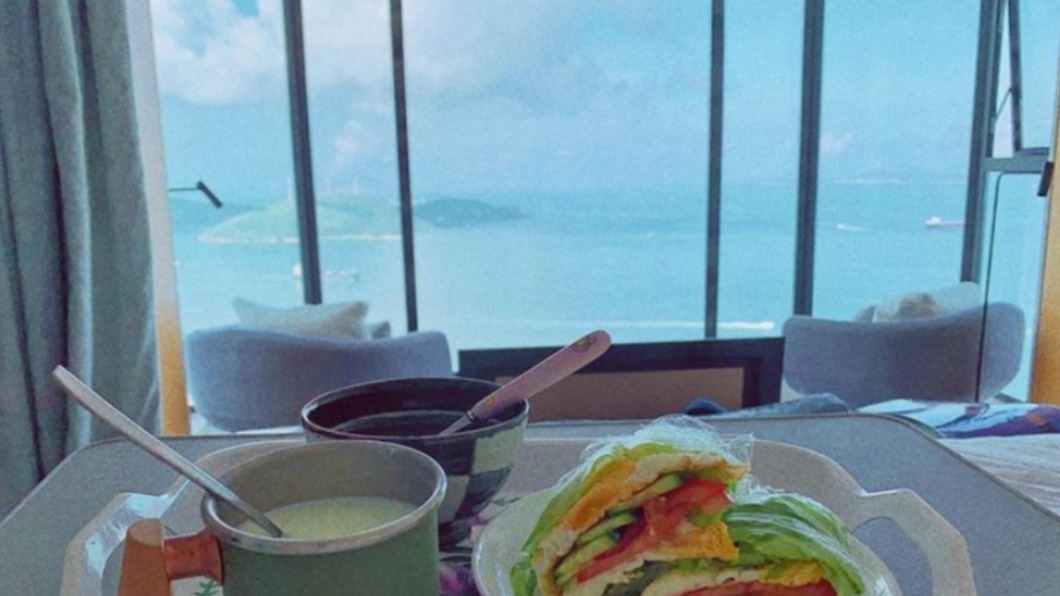 林峯一家三口居住的豪宅擁無敵海景。（圖／翻攝自張馨月Instagram）